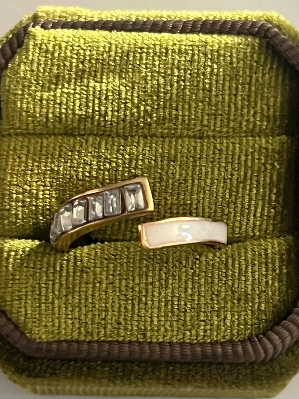 Classic Design Stainless Steel Golden w/ Modern Design Adjustable Ring S 6-9